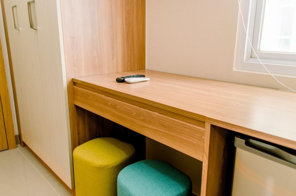 Legok: Homey And Compact Studio Apartment At B Residence