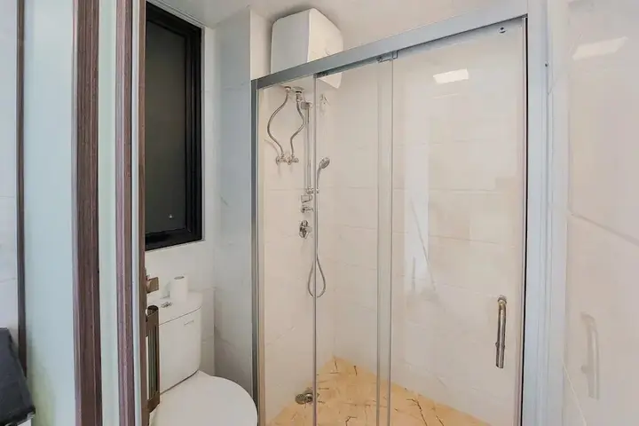 Legok: Fully Furnished With Modern Design 2Br At Sky House Bsd Apartment