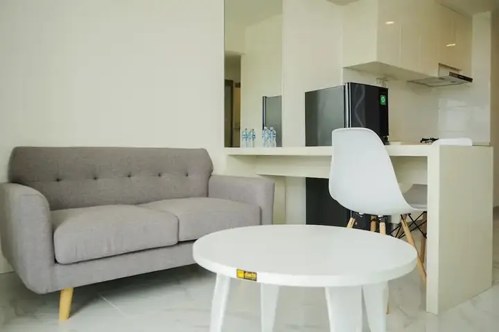 Legok: Fully Furnished With Modern Design 2Br At Sky House Bsd Apartment