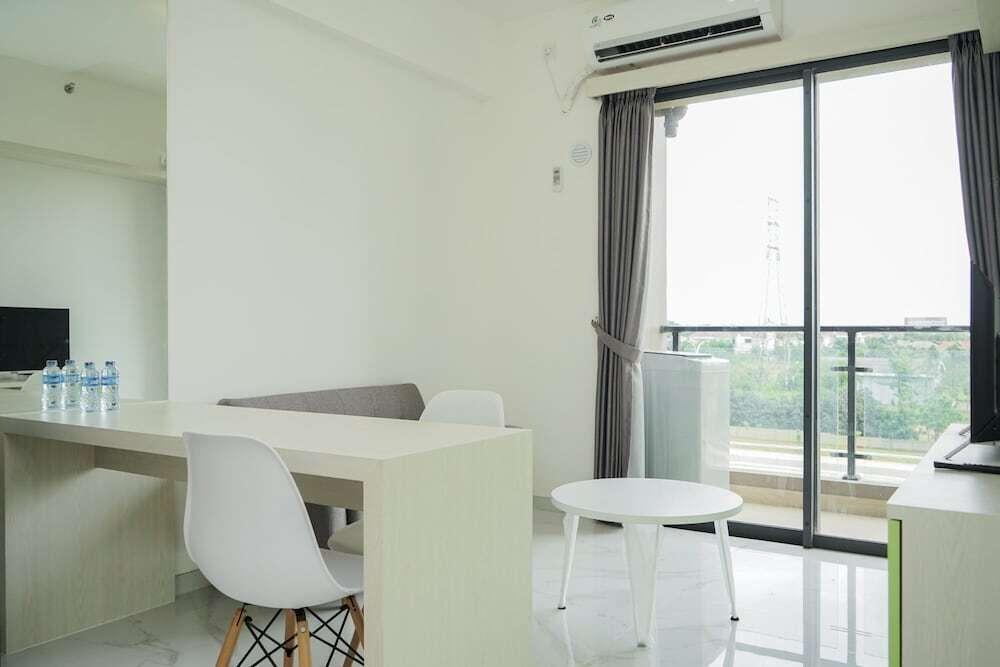 Fully Furnished With Pleasure Tidy 2Br At Sky House Bsd Apartment — фото 6