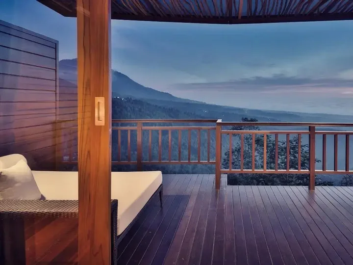 Мундук: Elevate Bali