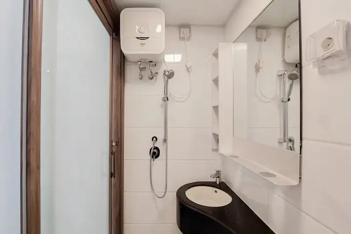 Legok: Cozy And Minimalist Studio Room At Sky House Bsd Apartment