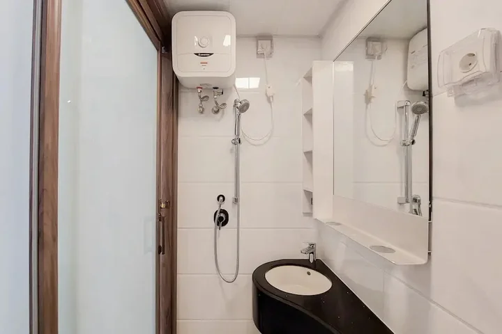 Legok: Cozy And Minimalist Studio Room At Sky House Bsd Apartment