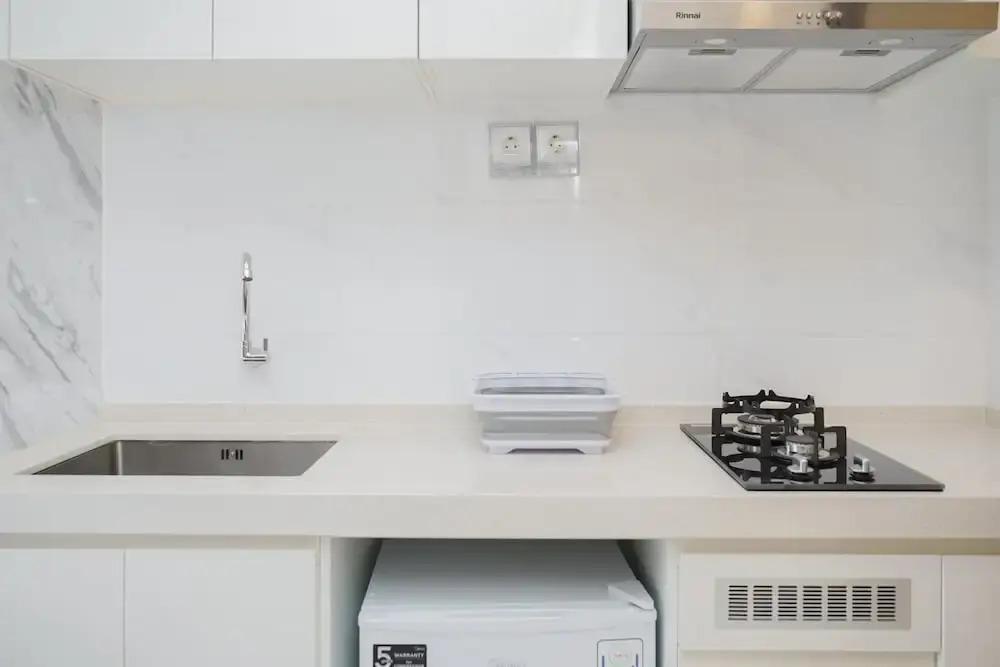 Legok: Cozy And Minimalist Studio Room At Sky House Bsd Apartment