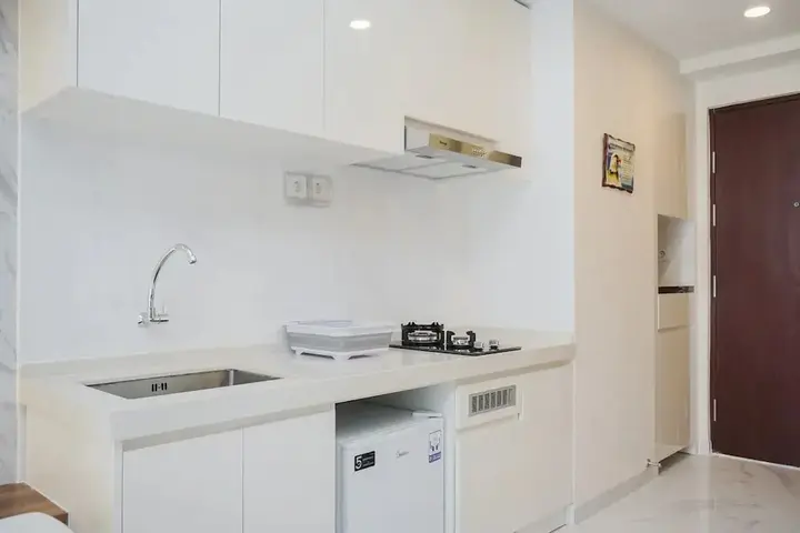 Legok: Cozy And Minimalist Studio Room At Sky House Bsd Apartment