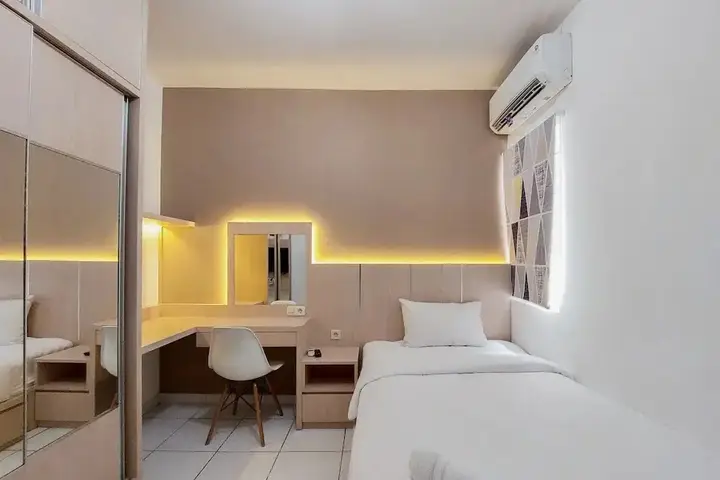 Cozy And Minimalist Studio (No Kitchen) At Aeropolis Apartment — фото 3