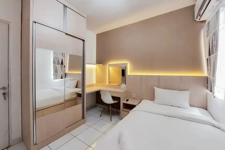 Cozy And Minimalist Studio (No Kitchen) At Aeropolis Apartment — фото 4