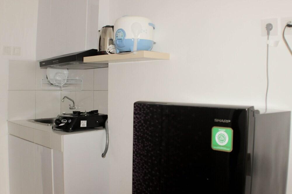 Чикаранг: Comfy And Tidy Studio At Riverview Jababeka Apartment