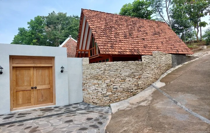 Батуретно: DikaJaya Guesthouse Syariah