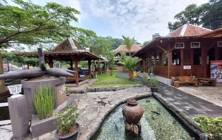 Батуретно: DikaJaya Guesthouse Syariah