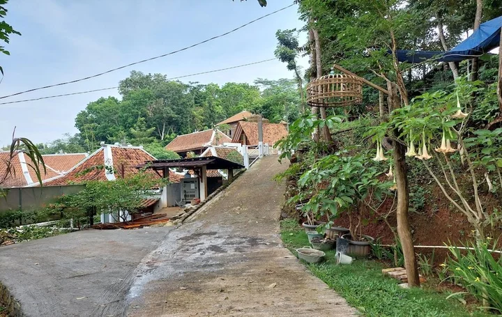 Батуретно: DikaJaya Guesthouse Syariah