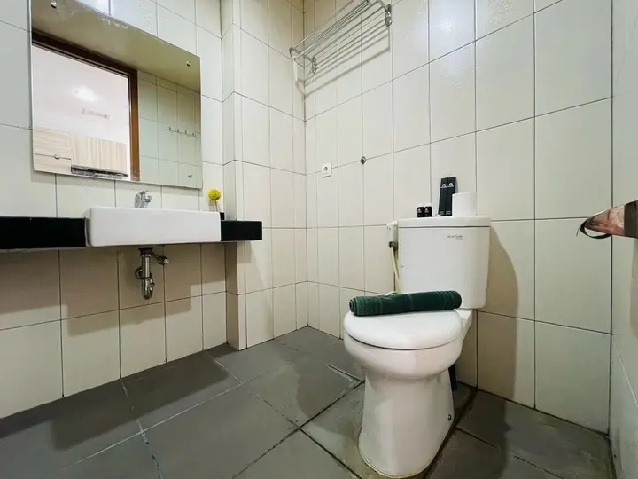 Бандунг: Deluxe Studio Room At Dago Suites Apartment