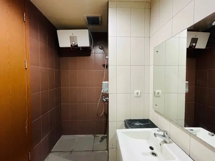 Бандунг: Deluxe Studio Room At Dago Suites Apartment