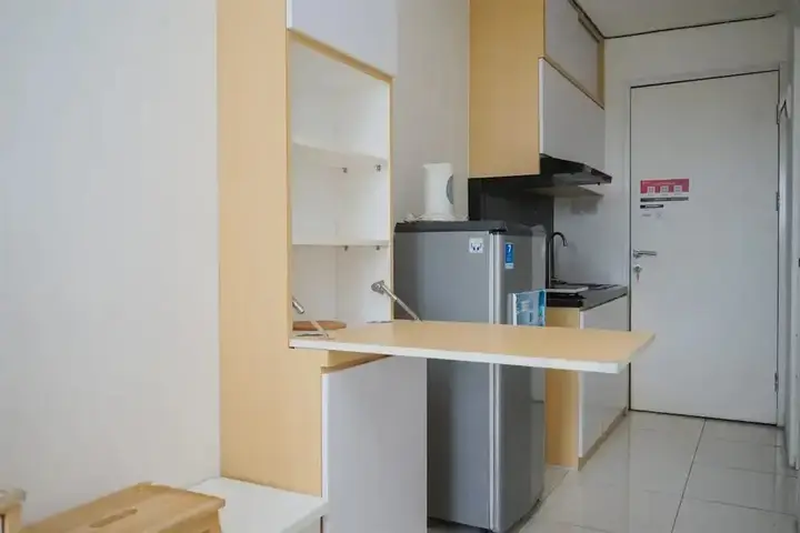 Fancy And Nice Studio At Skylounge Tamansari Apartment — фото 3