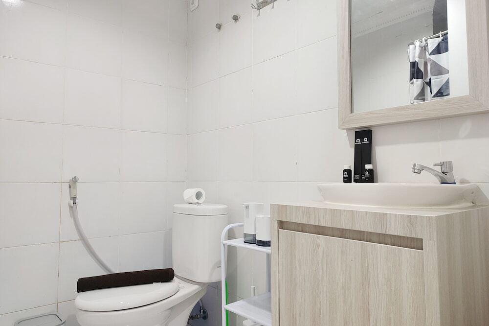 Семаранг: Nice Cozy Studio At Paltrow City Apartment