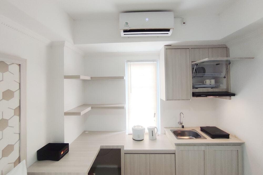 Семаранг: Nice Cozy Studio At Paltrow City Apartment