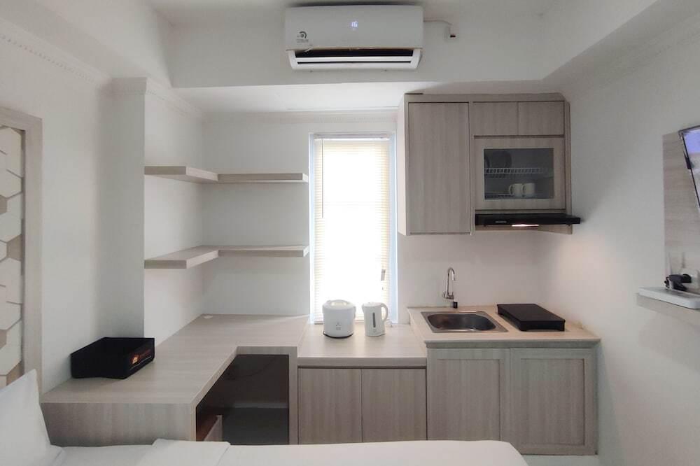 Семаранг: Nice Cozy Studio At Paltrow City Apartment