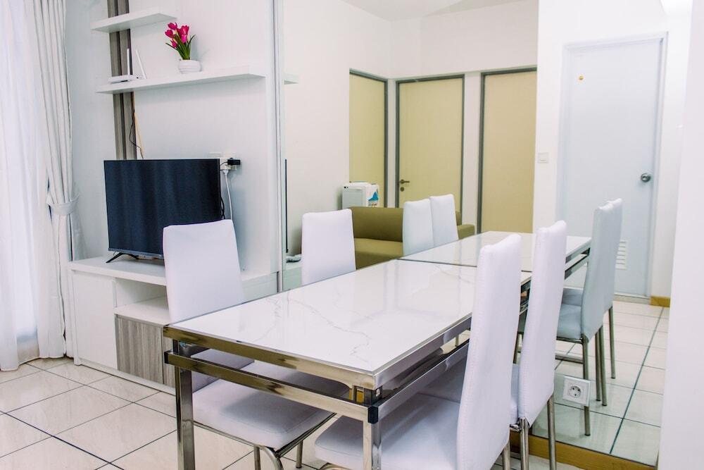 Legok: Warm And Minimalist 3Br Apartment At M-Town Residence