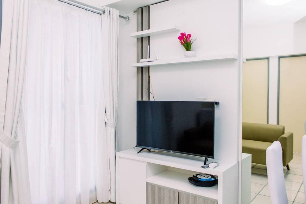 Legok: Warm And Minimalist 3Br Apartment At M-Town Residence