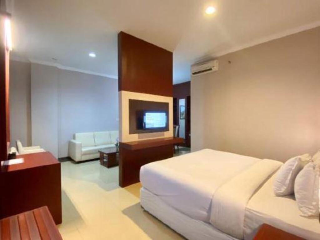 Сукохарджо: Hotel Tosan Solo Baru