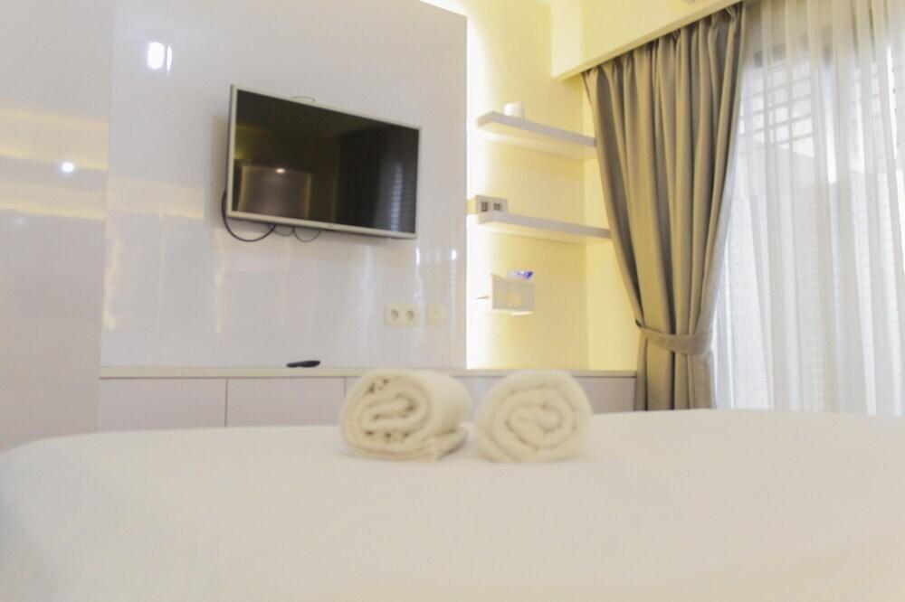 Тангеранг: Classic and Nice Studio Room Annora Living Apartment