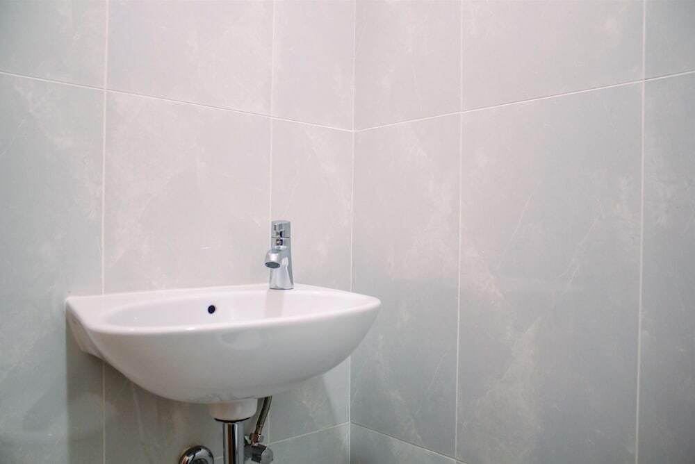 Депок: Brand New and Comfy Studio Modern Room at Evenciio Apartment