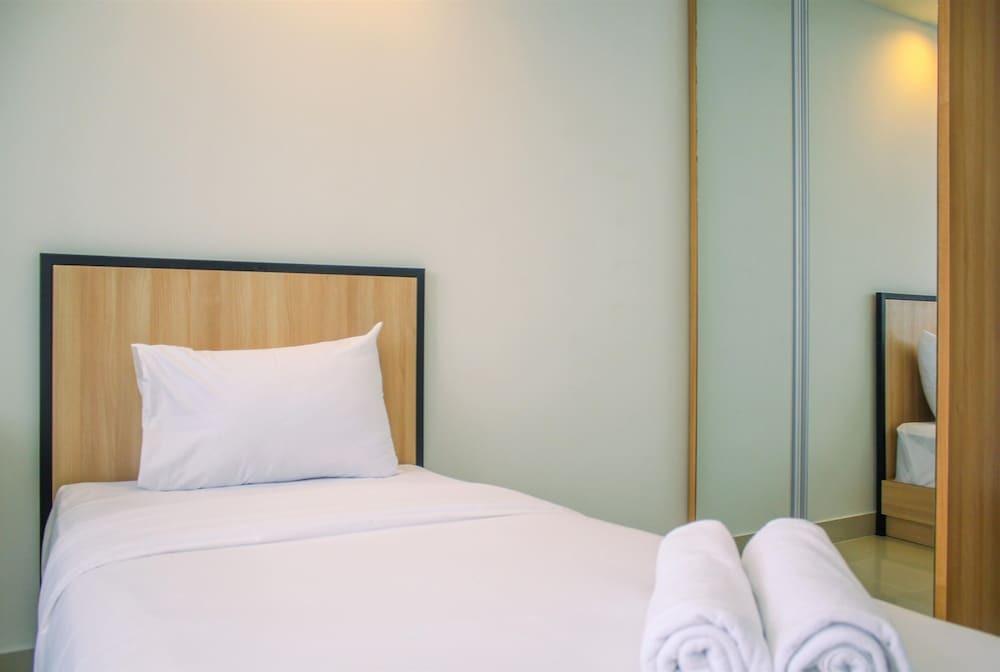 Депок: Brand New and Comfy Studio Modern Room at Evenciio Apartment