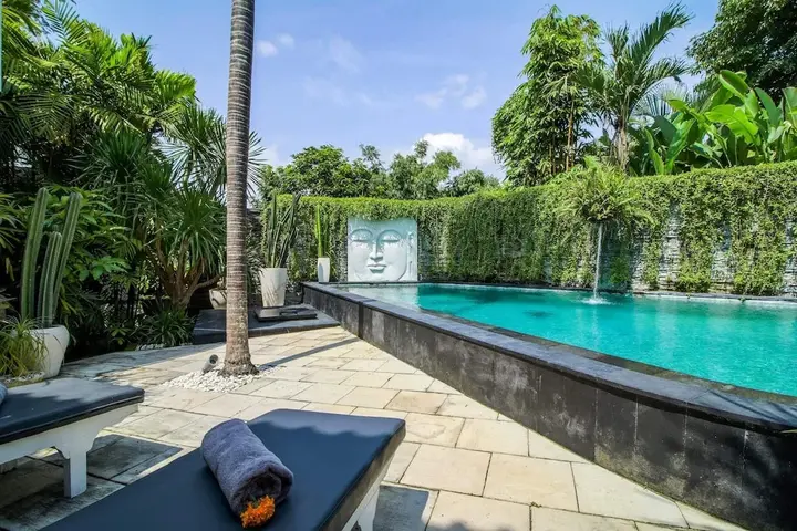 Керобокан: Villa Sembunyi
