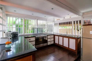 Керобокан: Villa Sembunyi