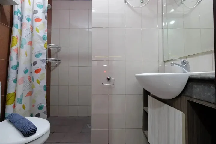 Депок: Simply Clean And Cozy 1Br With Sofabed At Atlanta Residence Apartment