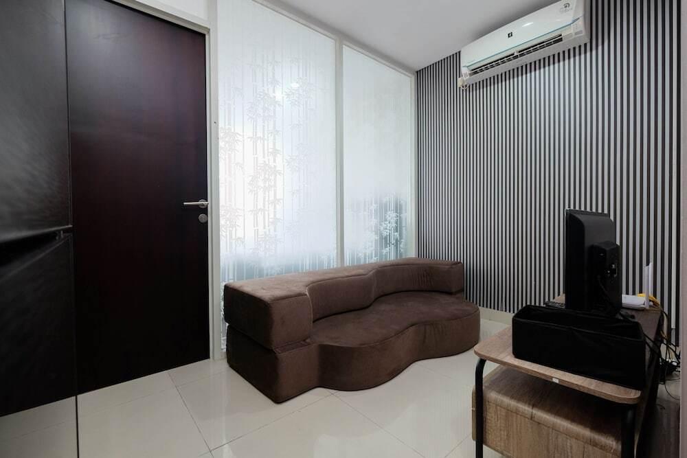 Депок: Simply Clean And Cozy 1Br With Sofabed At Atlanta Residence Apartment