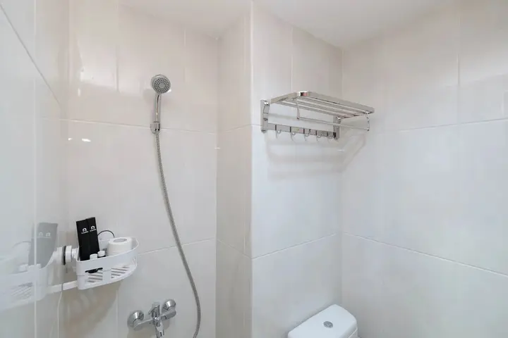 Депок: Nice And Comfy Studio At Evenciio Margonda Apartment