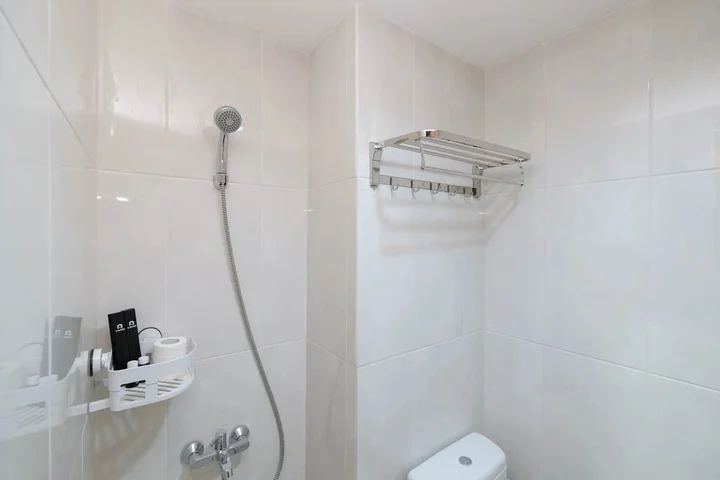 Депок: Nice And Comfy Studio At Evenciio Margonda Apartment