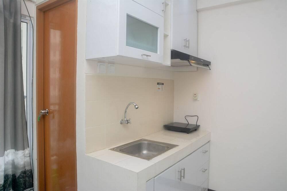Депок: Comfort Living Studio Room At Cinere Resort Apartment