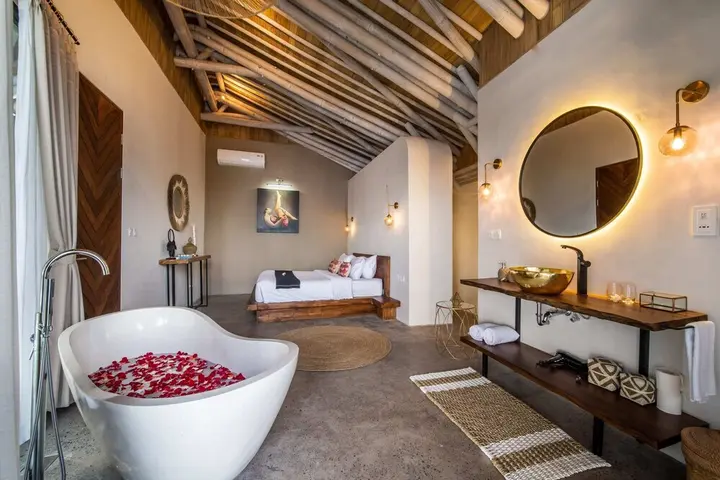 Керобокан: Stunning Architecture 5BR Bamboo With Tropical Pool Villa in Umalas