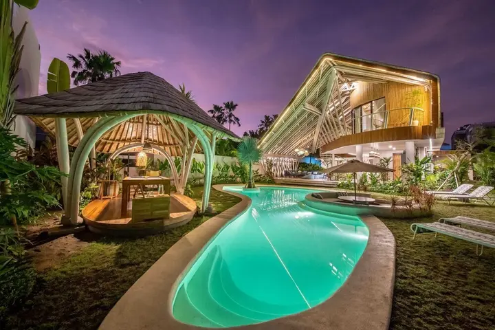 Керобокан: Stunning Architecture 5BR Bamboo With Tropical Pool Villa in Umalas
