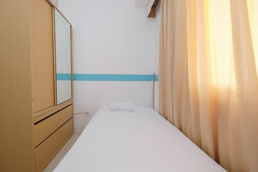 Джакарта: Great Location And Comfort 3Br At Bassura City Apartment