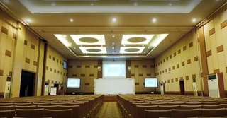 Маланг: Dewarna Hotel & Convention