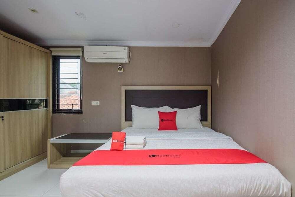 Сибату: Reddoorz Plus Near Lippo Cikarang Mall 2
