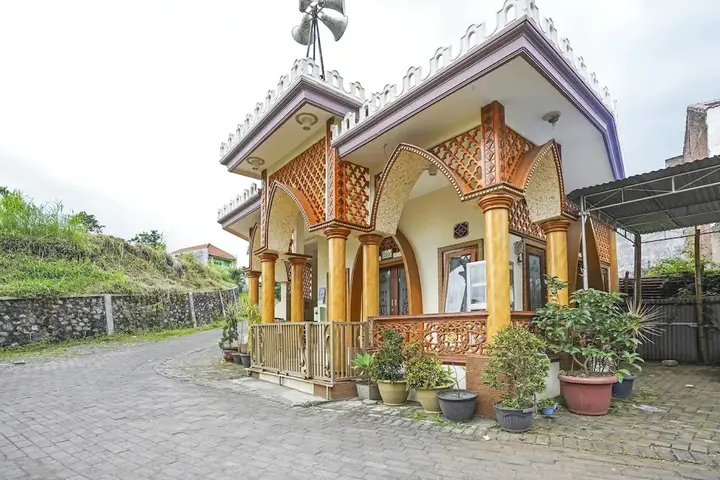 Бату: OYO 90642 Lancar Homestay Syariah
