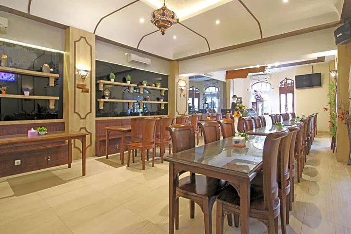 Суракарта: RedDoorz Premium At The Garden Suites Solo