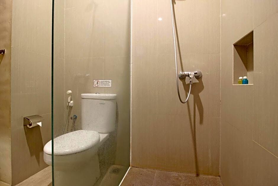 Суракарта: RedDoorz Premium At The Garden Suites Solo