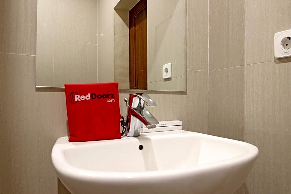 Суракарта: RedDoorz Premium At The Garden Suites Solo