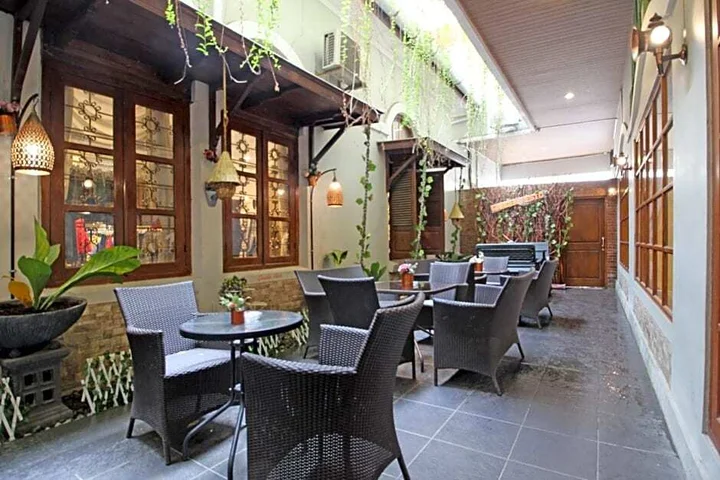 Суракарта: RedDoorz Premium At The Garden Suites Solo