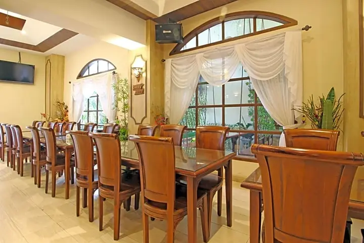 Суракарта: RedDoorz Premium At The Garden Suites Solo