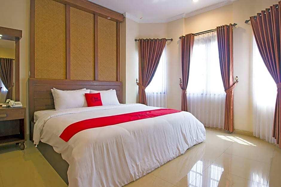 Суракарта: RedDoorz Premium At The Garden Suites Solo