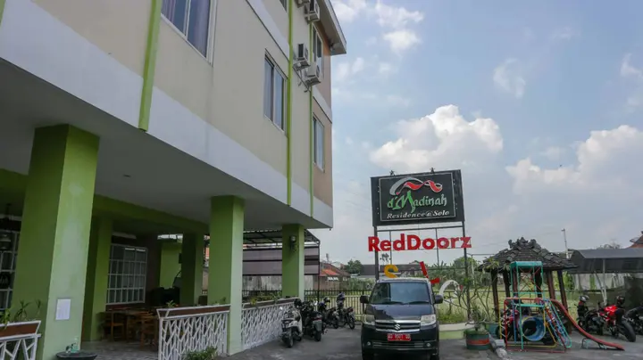Суракарта: RedDoorz Plus Syariah near Manahan Solo
