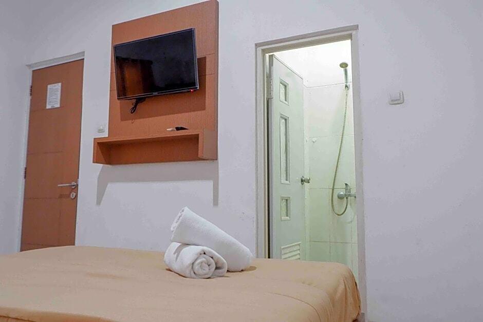 Батуретно: KoolKost near Sindu Kusuma Edupark 2 - Minimum Stay 30 Nights