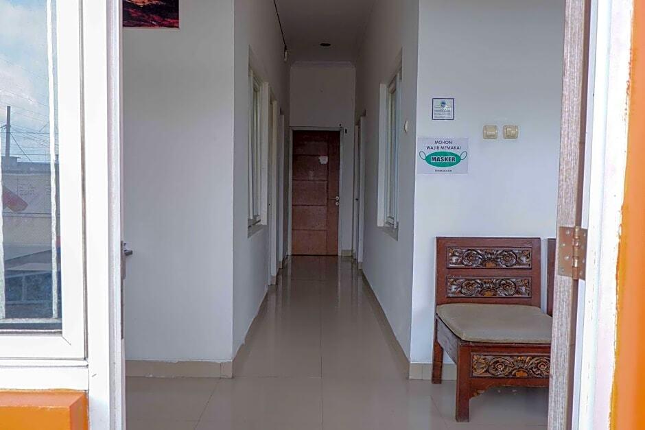 Батуретно: KoolKost near Sindu Kusuma Edupark 2 - Minimum Stay 30 Nights