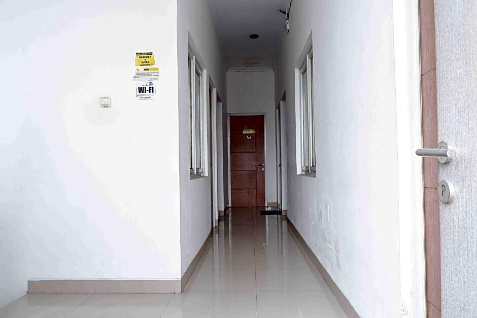 Батуретно: KoolKost near Sindu Kusuma Edupark 2 - Minimum Stay 30 Nights